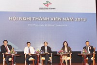 Lãnh đạo UBCK, VSD và HNX trao đổi với các thành viên giao dịch tại hội nghị cuối tuần qua
